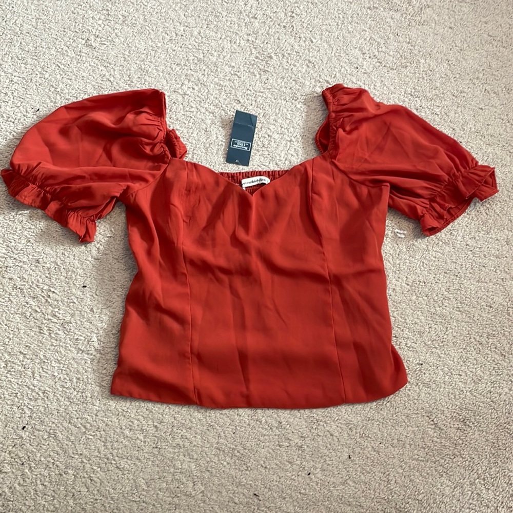 Abercrombie Puff Sleeve crop blouse. Size Medium.
